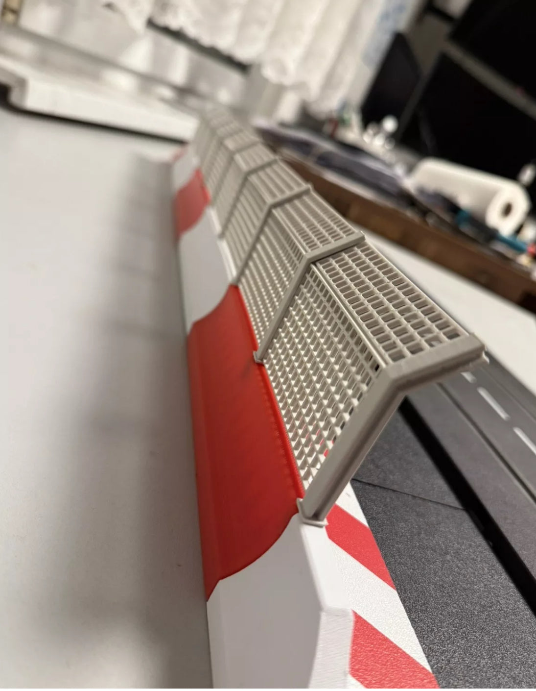 Boxenmauer / Fangzaun für die Rennbahn Carrera Digital ca. 98cm Länge