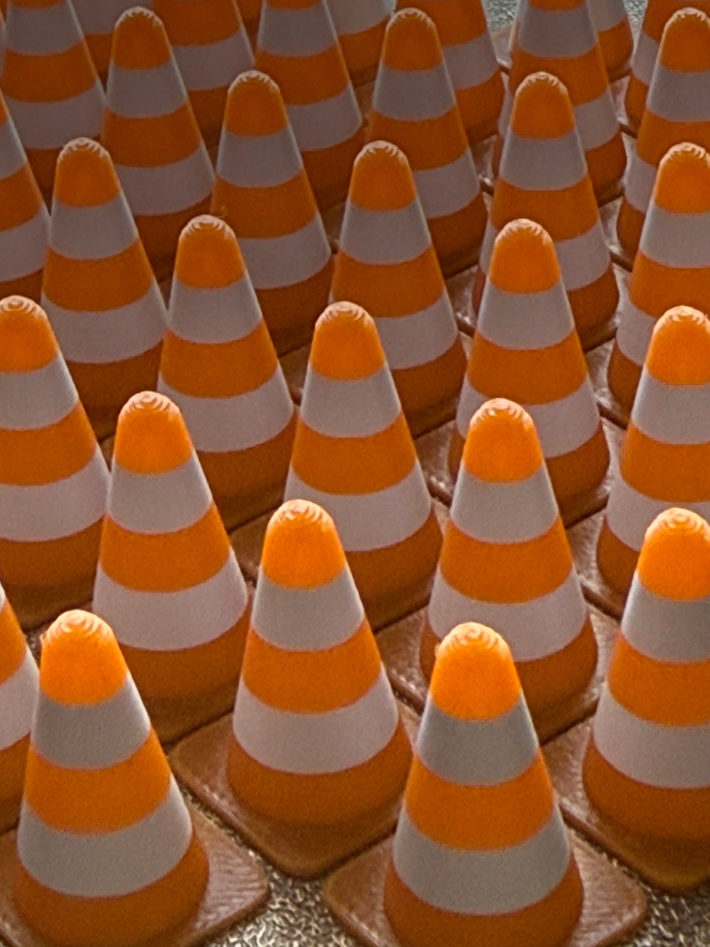 Verkehrskegel Maßstab 1:132, Deko für die Rennbahn