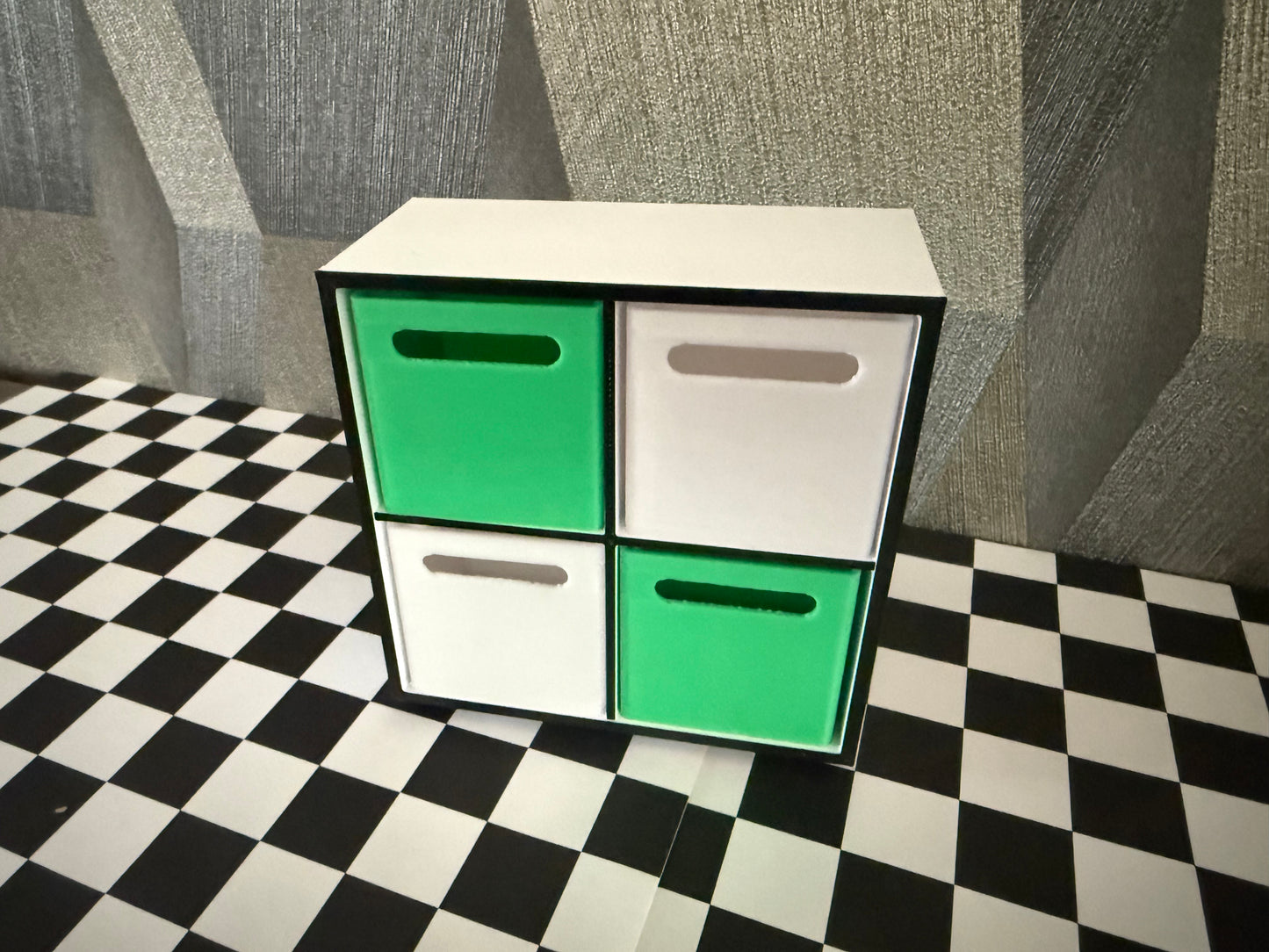 Mini Möbel, Regal mit 4 Sortierkästen passend für Miniverse, Puppenstuben u.s.w.