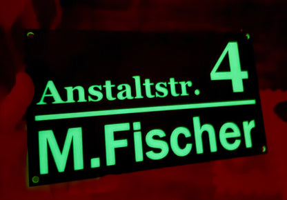 Schild Hausnummer mit Namen