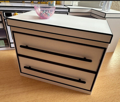 Mini Möbel, Unterschrank mit 2 Schubladen passend für Miniverse, Puppenstuben & Co